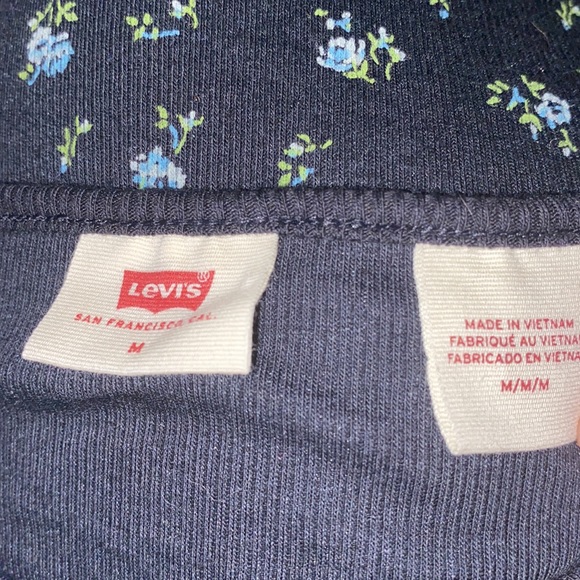 Levi’s long sleeve tee size medium - Picture 3 of 3